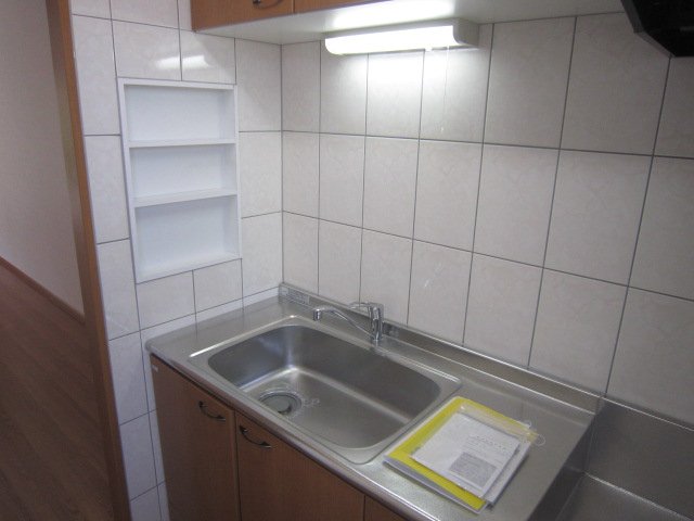 フィールドハイツ 壁に小棚付です。