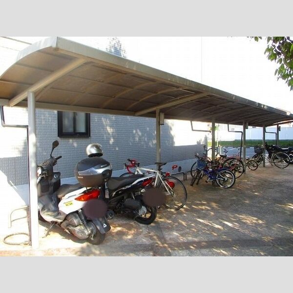 フォレストヒルズ　C 駐輪場