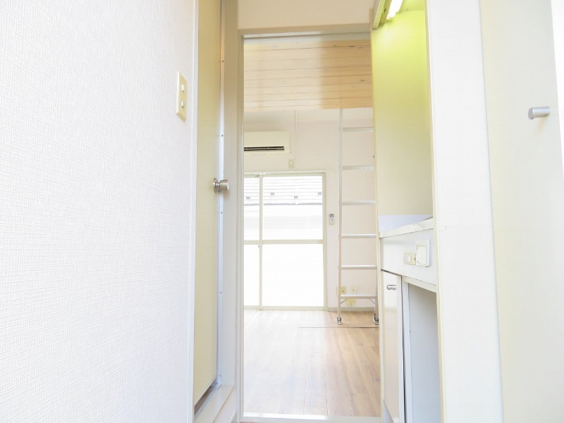 ライフピアストーン2階 玄関