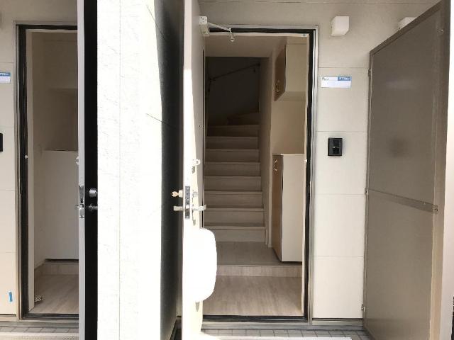 フェリシア205号室 玄関