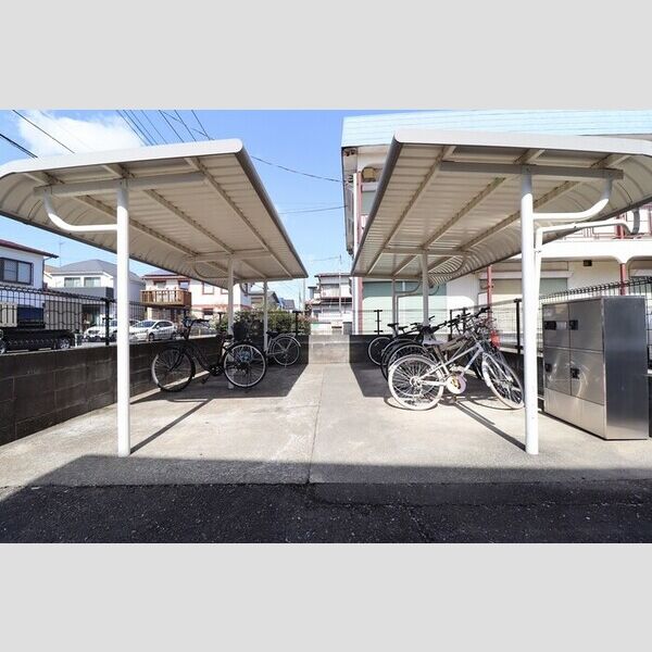 アメニティハウス高木 屋根付き駐輪場