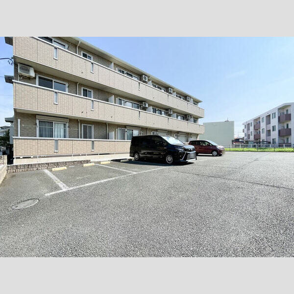 グランメール南台 駐車場