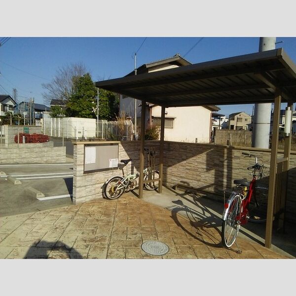 フルール・ド・スリジェⅡ 駐輪場