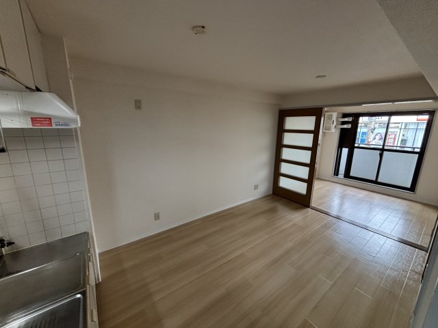 ウィンザーハイム相模原0303号室 リビング