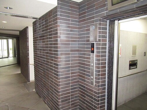 クオス横浜日限山4階 エレベーター　※前回募集時2025年3月の写真