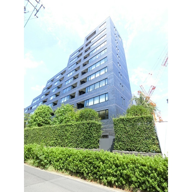 南青山テラス常盤松フォレストC棟 樹々に溶け込むモダンなデザイン　2019