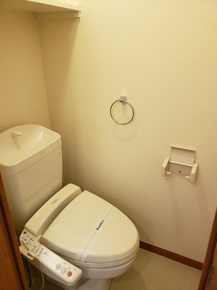 レオパレスグランディア104号室 温水洗浄便座付き