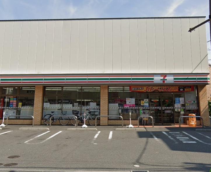 桜レジデンスB102号室 【コンビニエンスストア】セブンイレブン 荒川町屋5丁目店まで290ｍ