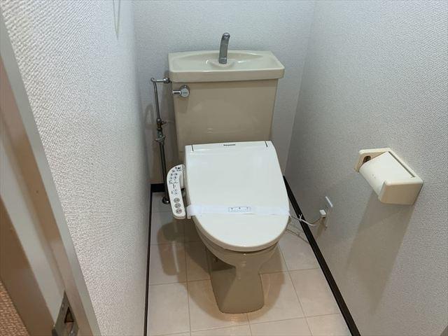 ロイヤル二俣川Ｂ棟2階 トイレ