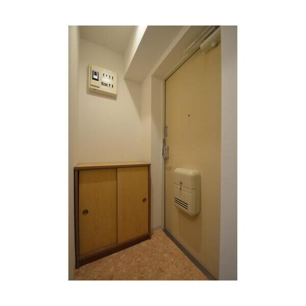 ビコーハイツ301号室 玄関