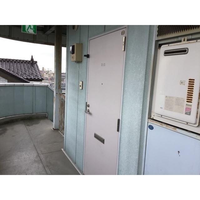 ハイツP＆I 玄関