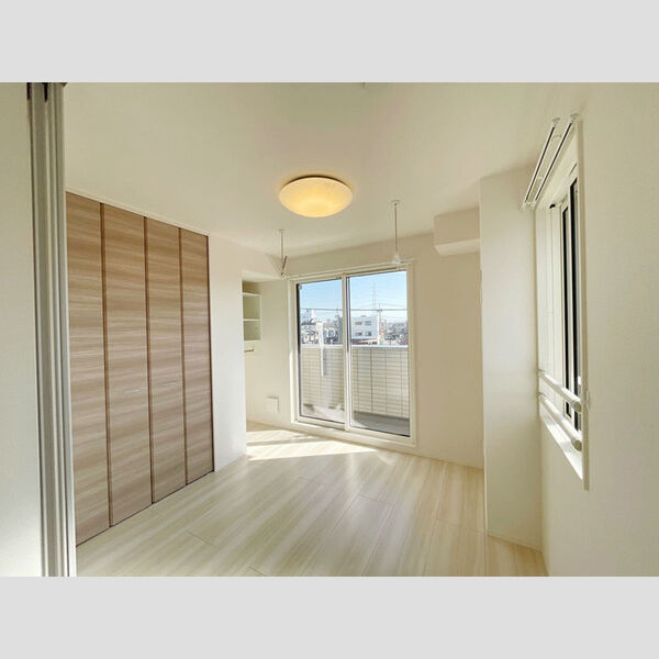 ルリアン加賀302号室 洋室に居室照明設備有