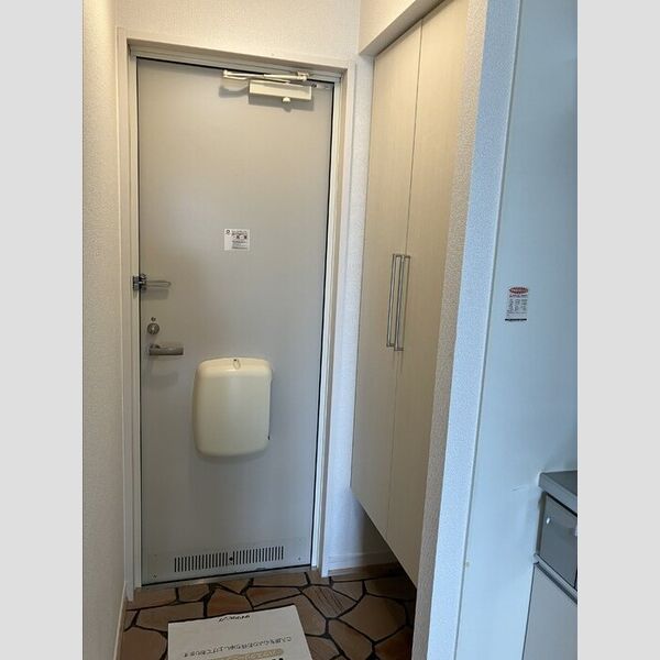リヴィエール207号室 玄関