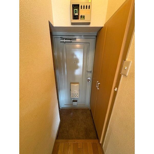 山口マンション0506号室 玄関