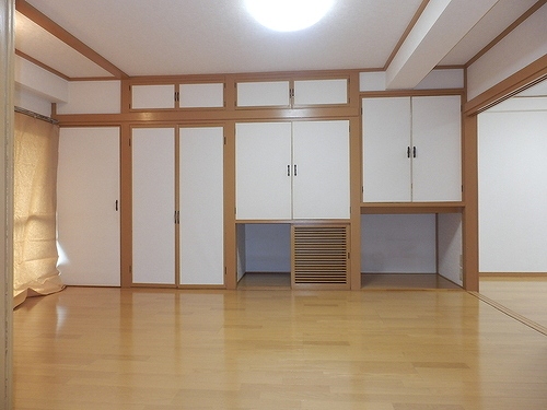 浅野レジデンス2階 洋室約7.5畳　※2021年7月撮影