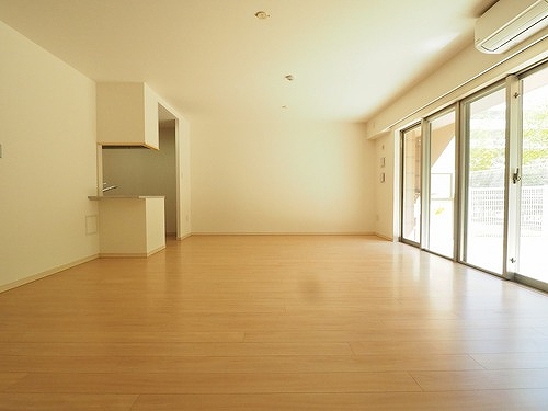 ライオンズ多摩センター　翠彩の杜 約15.1帖のリビングダイニング