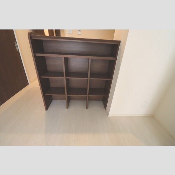 エクセレント ヒルズ103号室 キッチン　カウンター収納棚