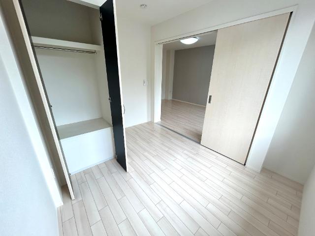 Ｓｍｉｌｅ　ｖｉｌｌａ（スマイル　ヴィラ）202号室 洋室