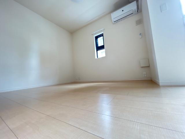 アンビシャス千葉城前 洋室