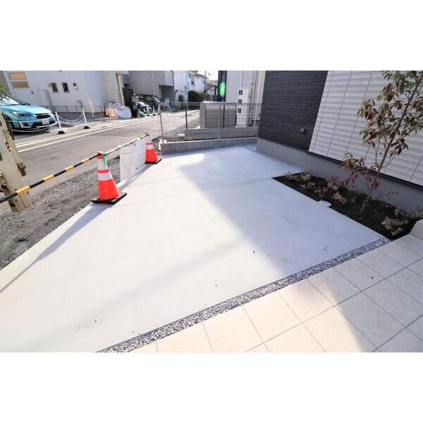 国分寺市日吉町4丁目戸建 駐車場