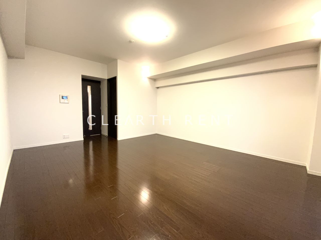 グラーサ西麻布2階 広々14.7帖のフローリング居室/インターネット利用料無料