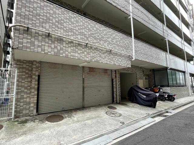 日興パレス横浜西 駐車場
