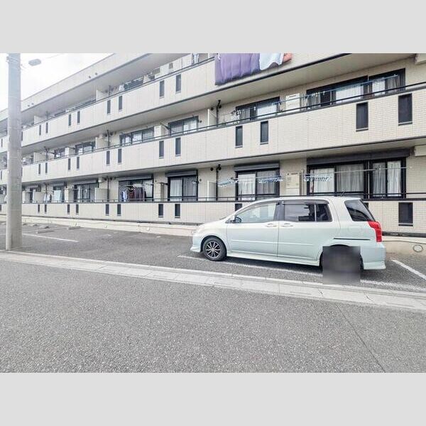 ゴールドパストラル 駐車場