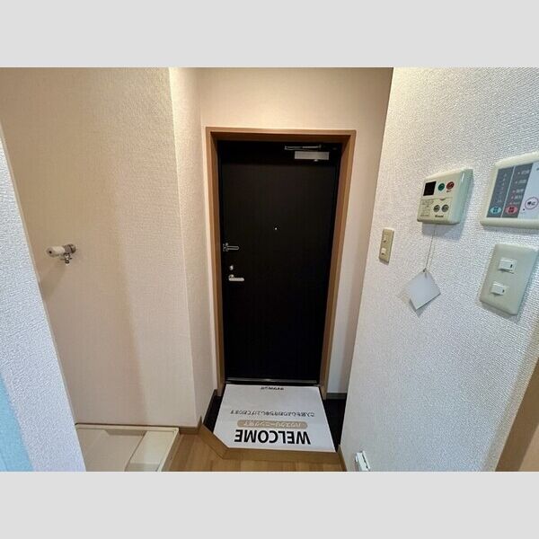 イマヴリューマンション106号室 玄関