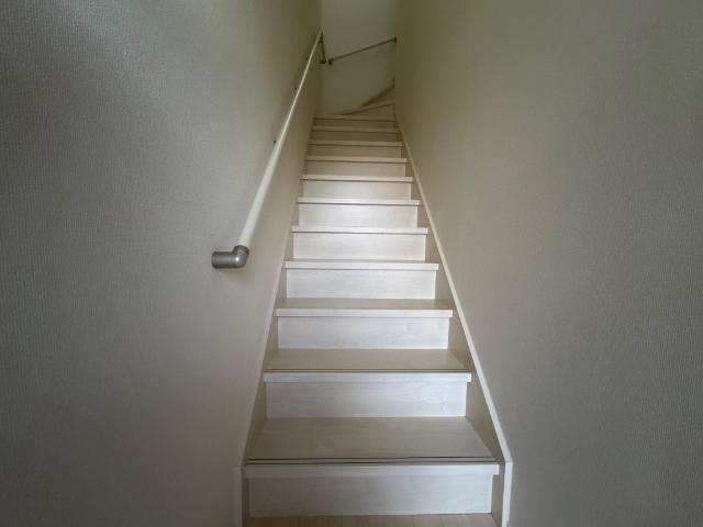 サニープレイス202号室 階段