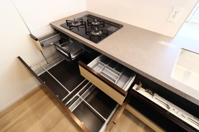 パークシティ高田馬場6階 システムキッチン（3口ガスコンロ・グリル付）
