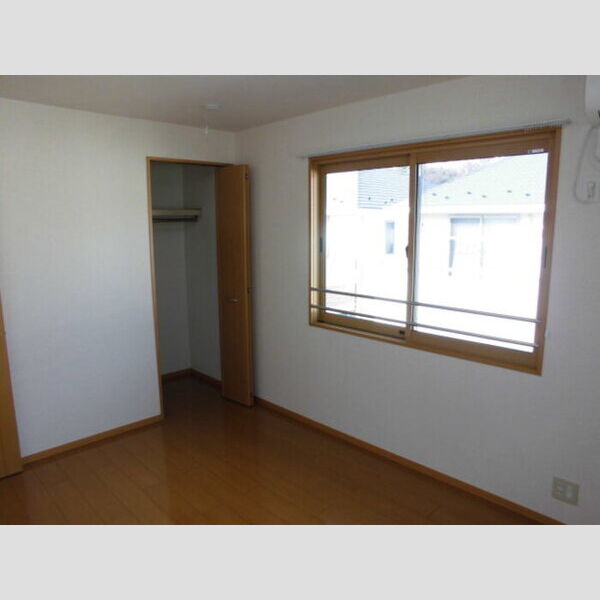 ソレアードK 洋室