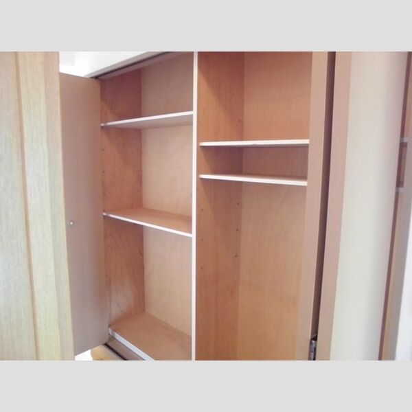 ロイヤルティアラ405号室 廊下物入