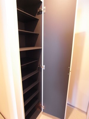 リブリ・ルミエール・世田谷2階 玄関