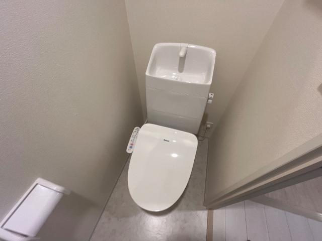 ディアパレス宮の前403号室 トイレ