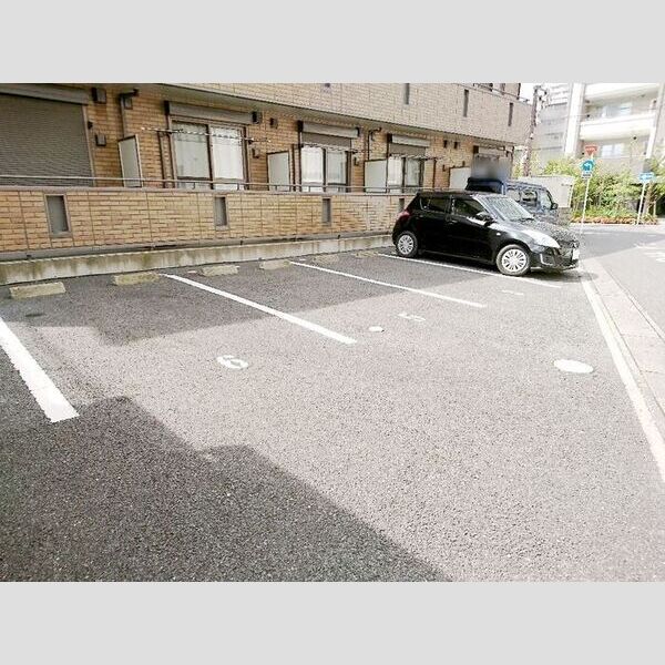 プランドール101号室 駐車場