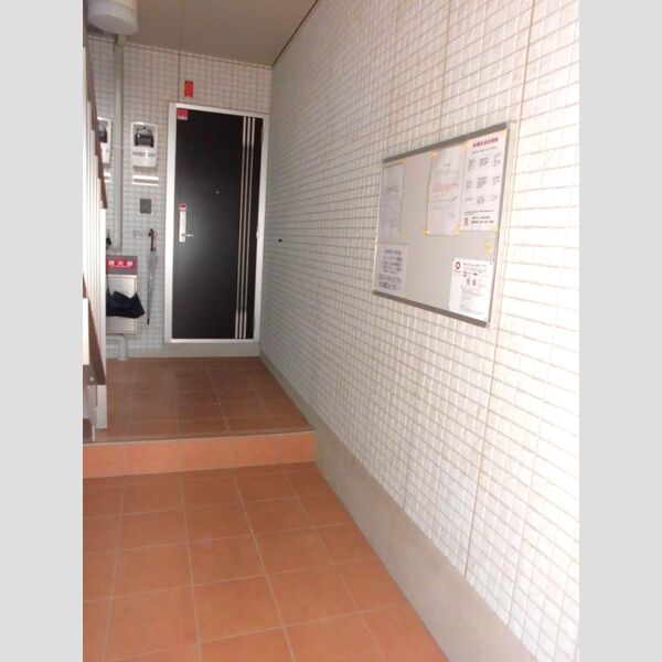 JULIO(フリオ)201号室 エントランス内