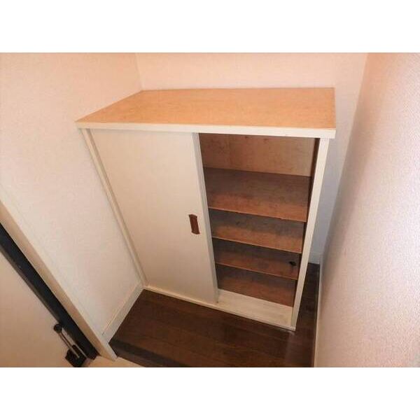 ローズシャトル1号館0302号室 玄関