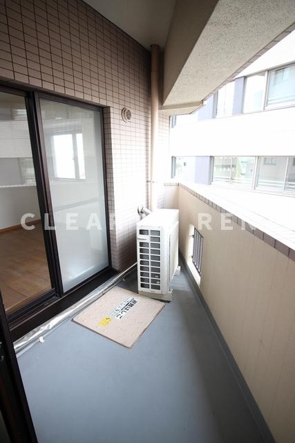 マージュ市谷柳町 開放的で明るい空間を演出してくれるバルコニー