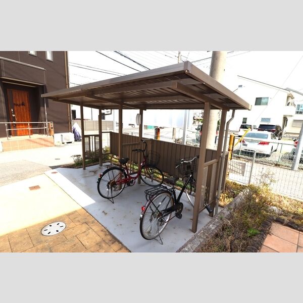 ソリエガーデン 駐輪場