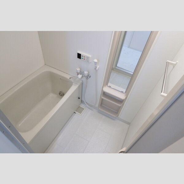 グリーンパークマルオカ203号室 浴室