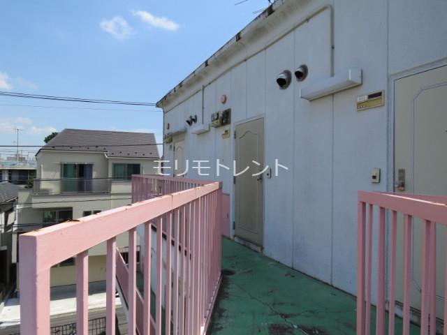 フラッツ上馬2階 共用廊下