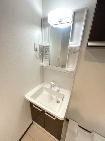 ベイルーム湘南台104号室 シャワー付き洗面台ですごく便利！！