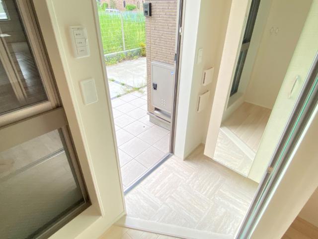 キャトルセゾン105号室 玄関