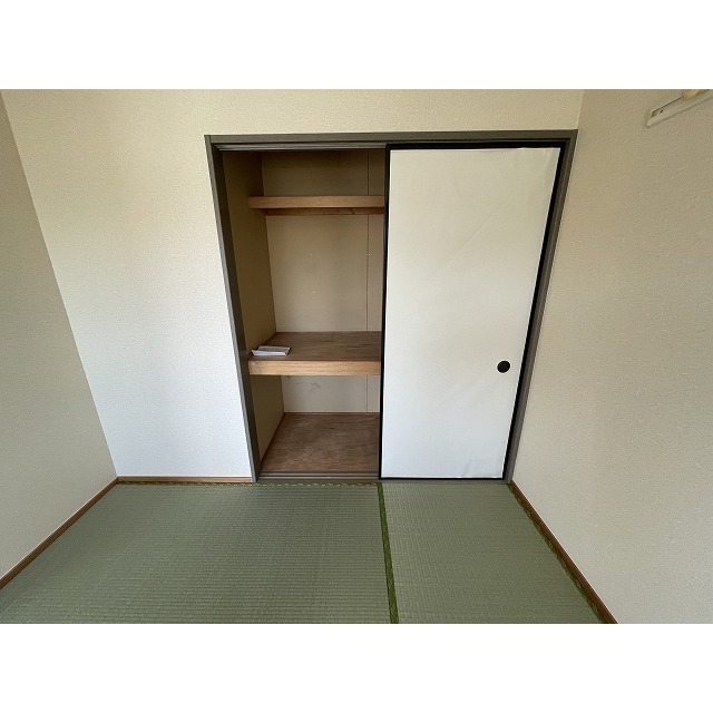 グレースコートＢ棟 押入れ