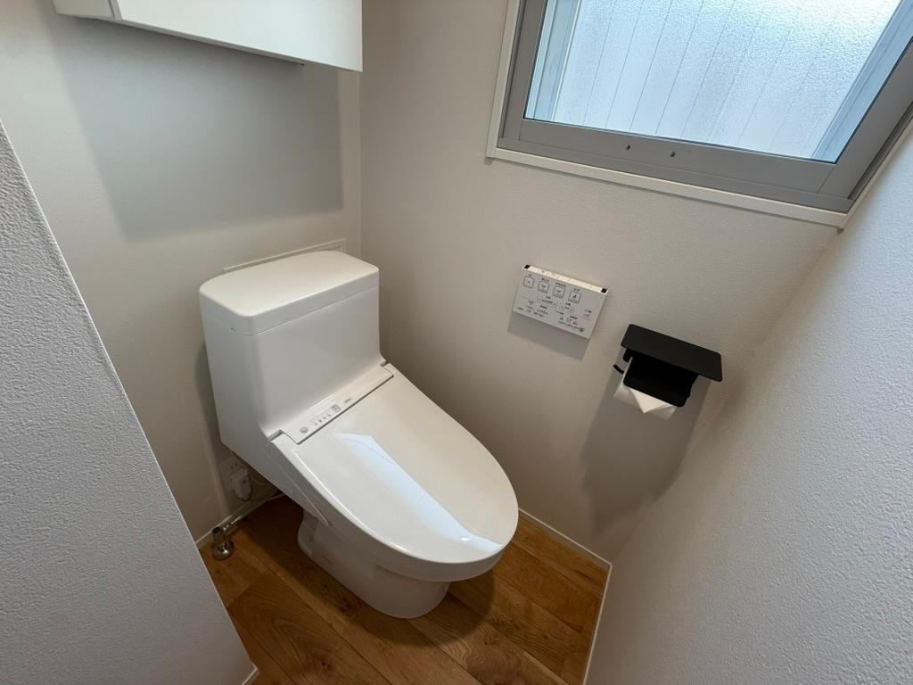 ユニハイム鎌倉 トイレも収納ありのウォッシュレット付き