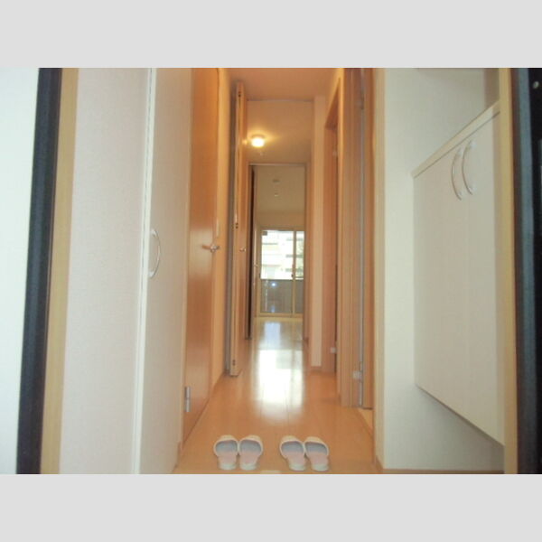 ベルウッド六番館106号室 玄関