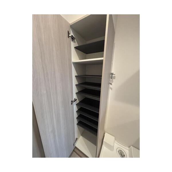 レイズ日進102号室 玄関