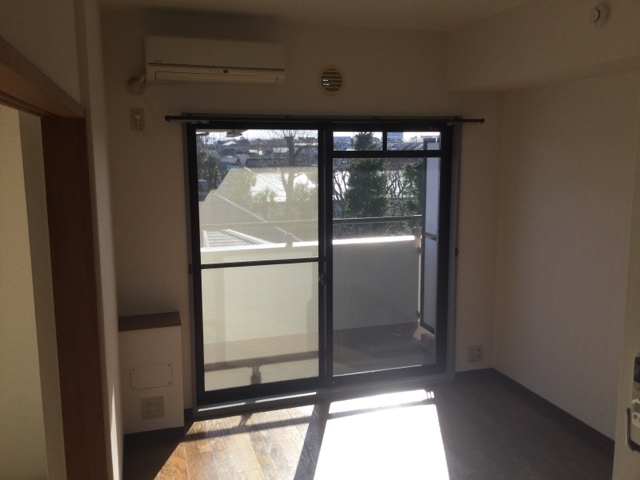 ハチホウマンション・桜丘 リビング