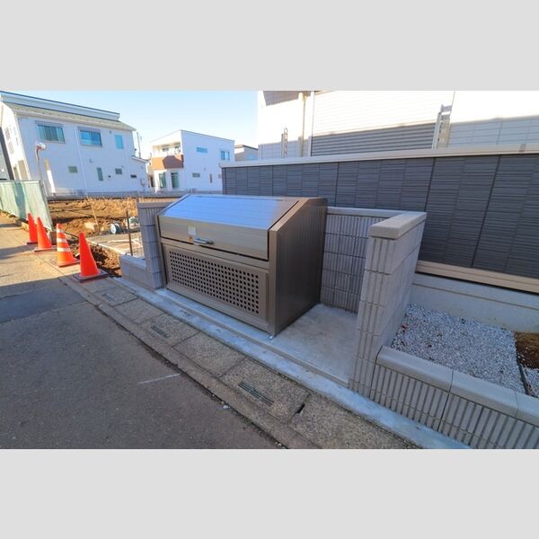 グランシャリオ302号室 ゴミストッカー