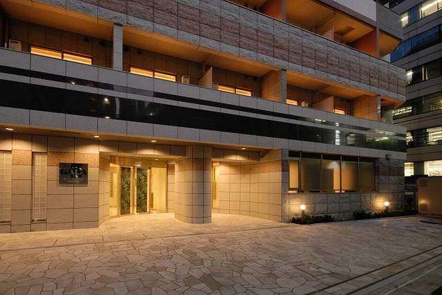 ガーラ・ステーション新宿御苑前 エントランス